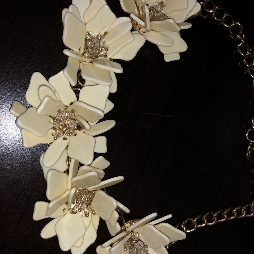 Floral statement set - Picture 2 of 3